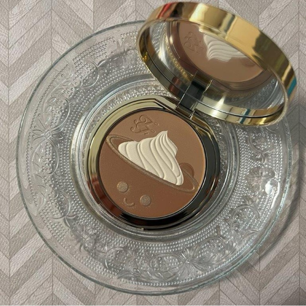 Two Faced Hot Chcolate scented Bronzer